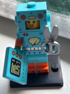 LEGO Series 23 "Cardboard Robot" col403 with stand, pamphlet & accessories.
